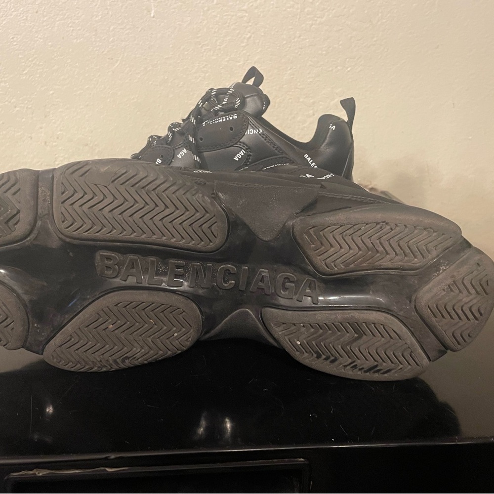 Men’s Balenciaga tennis shoes - Picture 3 of 4